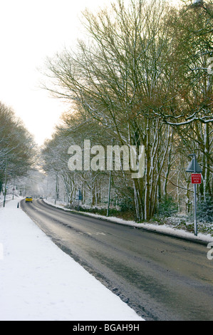 Country Road dopo la nevicata Foto Stock