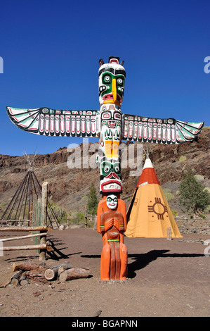 Il totem pole, villaggio indiano, Sioux City, San Augustin, San Bartolome comune, Gran Canaria Isole Canarie Spagna Foto Stock