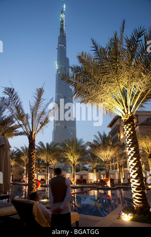 Vista dall'Hotel Il Palazzo della Città Vecchia a torre Burj Dubai, nuovo nome Burj Chalifa, Dubai, Emirati Arabi Uniti Foto Stock