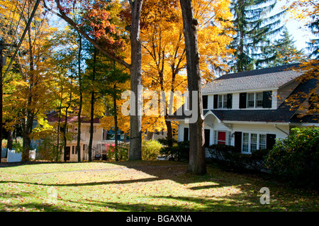 Great Barrington,tipico villaggio Berkshires,Clapboard l'architettura,Autunno Autunno colori,colori,Berkshire Hills, Massachusetts, STATI UNITI D'AMERICA Foto Stock