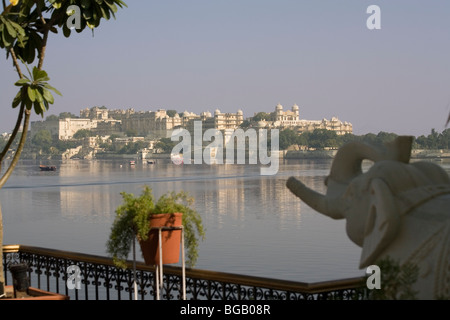 India Rajasthan vista di Udaipur da Jag Mandir Foto Stock