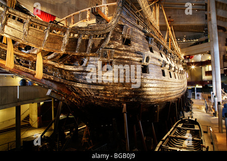 MUSEO VASA, NAVE MUSEEM, INTERNO, STOCCOLMA: La nave da guerra Vasa è stata affondata durante il viaggio inaugurale nel 1628, completamente restaurata nel Museo Vasa di Stoccolma in Svezia Foto Stock