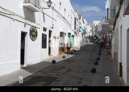 Una strada della città vecchia, Conil de la Frontera, Spagna Foto Stock