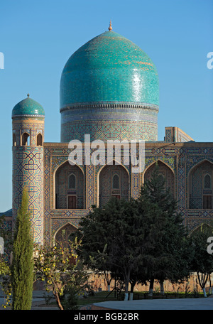 La moschea di La Tilla Kari Madrasah, Registan Square, Samarcanda, Uzbekistan Foto Stock