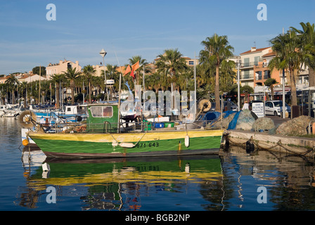 Barca da pesca nel porto di Bandol, Provenza, Francia Foto Stock