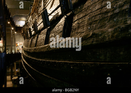 MUSEO VASA, NAVE MUSEEM, INTERNO, STOCCOLMA: La nave da guerra Vasa è stata affondata durante il viaggio inaugurale nel 1628, completamente restaurata nel Museo Vasa di Stoccolma in Svezia Foto Stock