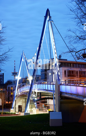 Sky a piedi presso il Museo Folkwang di Essen. Il blue sentiero culturale attraverso la città di Essen. NRW, Germania, Europa. Foto Stock