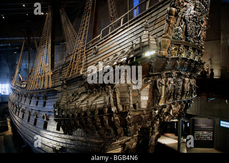 MUSEO VASA, NAVE MUSEEM, INTERNO, STOCCOLMA: La nave da guerra Vasa è stata affondata durante il viaggio inaugurale nel 1628, completamente restaurata nel Museo Vasa di Stoccolma in Svezia Foto Stock