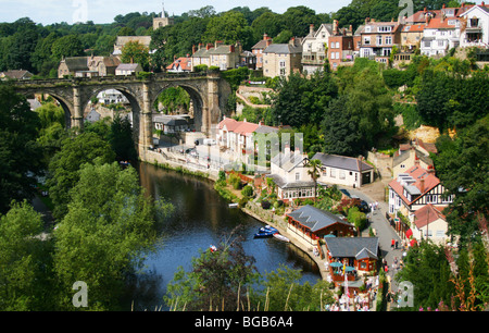 Knaresborough è un'antica e storica città mercato, città termale e parrocchia civile nella Borough di Harrogate, North Yorkshire, Regno Unito Foto Stock