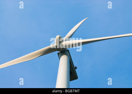 Close-up di una turbina eolica su una fattoria eolica, Alberta, Canada. Foto Stock