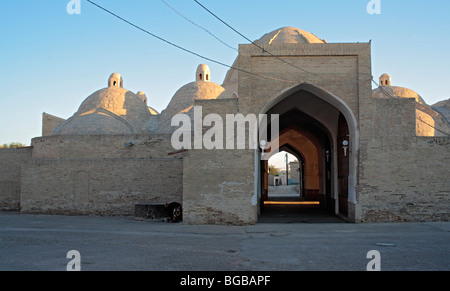 Cupole di Taq-i-Zaragon (da gioielliere Bazaar"), (XVI secolo), Bukhara, Uzbekistan Foto Stock