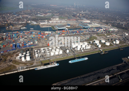 Duisport porto e centro logistico a Reno, entroterra più grande porto del mondo. Duisburg, NRW, Germania, Europa. Foto Stock