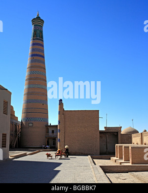 Il minareto di Islam-Khodja, Khiva, Uzbekistan Foto Stock