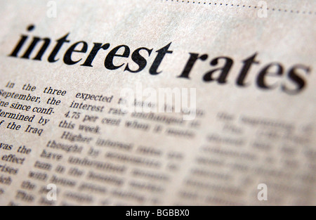 Royalty free fotografia del titolo di giornale che mostra i tassi di interesse e l'economia dopo il credit crunch e recessione. Foto Stock