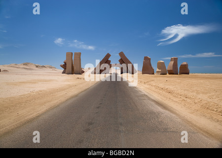 Africa, Egitto Sharm el Sheikh, il parco nazionale di Ras Mohammed, entrata monumento, colori, sky, deserto Foto Stock