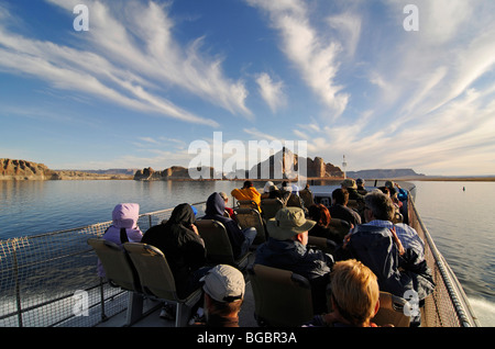 Tour in barca, Lake Powell, Glen Canyon, Arizona, Stati Uniti Foto Stock