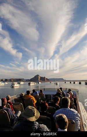 Tour in barca, Lake Powell, Glen Canyon, Arizona, Stati Uniti Foto Stock