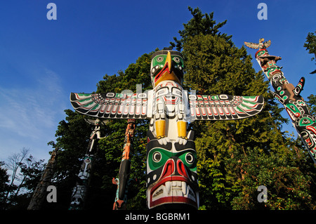 Totem Poles a Stanley Park, Vancouver, British Columbia, Canada Foto Stock