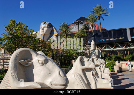 Sculture egizie, Luxor Hotel Las Vegas, Nevada, STATI UNITI D'AMERICA Foto Stock