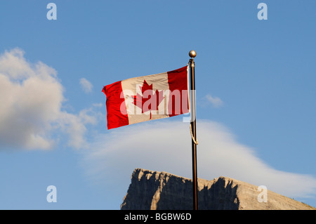 Bandiera canadese, Mount Rundle, Banff, Alberta, Canada Foto Stock