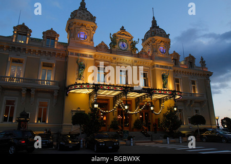 Casinò di Monte Carlo e Opera House al tramonto, architetto Charles Garnier, Principato di Monaco, Europa Foto Stock