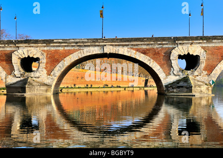 Il Pont Neuf oltre il fiume Garonne. Foto Stock