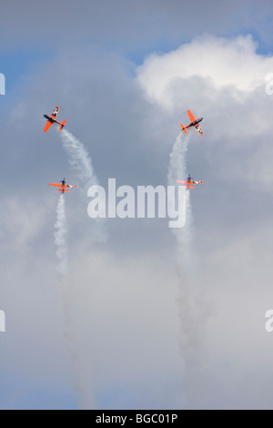 Le lame Aerobatic Team battenti Extra 300 aeromobili LP Foto Stock