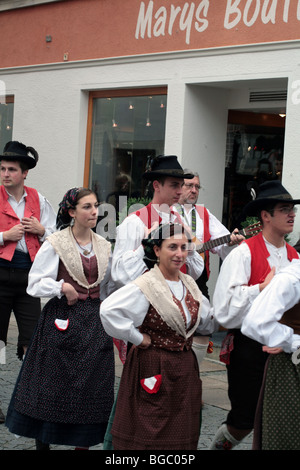 Ballerini Folk in costume tradizionale Fussen Baviera Germania Foto Stock