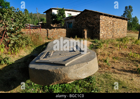 Caduto stele axumita ad Aksum, Axum, Sito Patrimonio Mondiale dell'UNESCO, Tigray, Etiopia, Africa Foto Stock