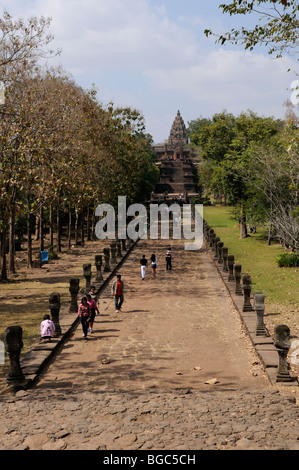 Thailandia; Isaan; Buriram provincia; Promenade che conduce al Prasat Hin Khao Phnom Rung tempio Foto Stock