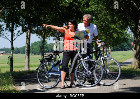 I ciclisti, Sloten, Friesia, Holland, Paesi Bassi, Europa Foto Stock