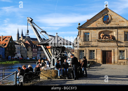 Vecchia gru con gli studenti presso il fiume Regnitz, sulla destra il vecchio mattatoio, sulla sinistra "piccola Venezia", nell'Indietro St Foto Stock