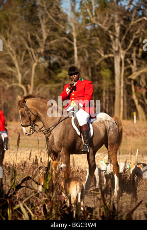 Jamie Greene, master di i segugi durante un foxhunt a Middleton Place plantation Charleston, Sc, STATI UNITI D'AMERICA Foto Stock