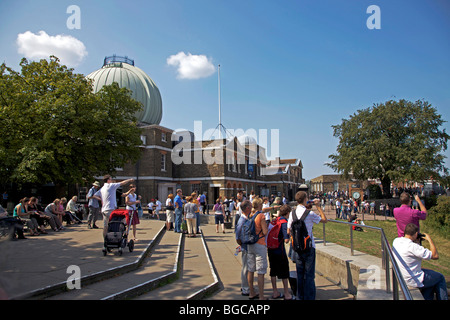 I turisti presso il Royal Observatory di Greenwich, Londra, Inghilterra Foto Stock