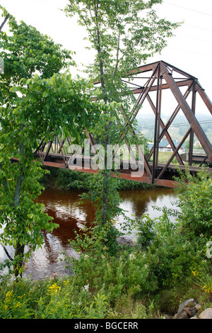 Traliccio ferroviario lungo la vecchia Boston e Maine Railroad vicino Fabyans in Carroll, New Hampshire USA Foto Stock