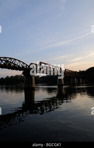 Thailandia; Kanchanaburi; il Ponte sul Fiume Kwai Foto Stock