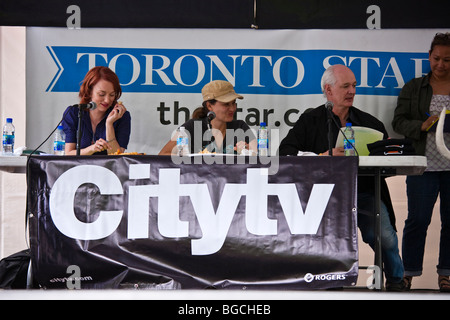 Geri, Hall, Judy Croon e Colin Mochrie (da sinistra a destra) sono giudici al Toronto Woofstock 2009 Foto Stock