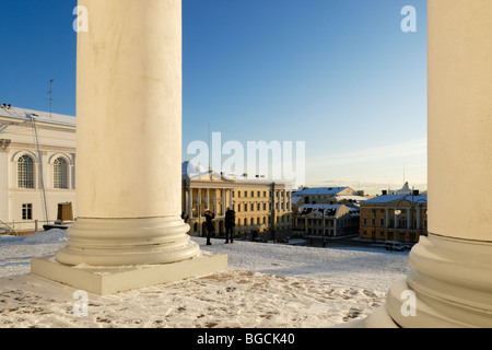 Vista dalla Cattedrale Luterana verso la Piazza del Senato nel centro di Helsinki, Finlandia Foto Stock