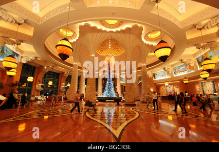 La lobby dell'Hotel Atlantis, Dubai, Emirati Arabi Uniti Foto Stock