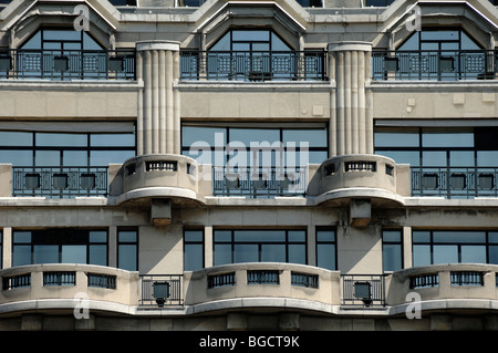 Art Deco balconi e facciata del grande magazzino la Samaritaine, costruito nel 1869, Parigi, Francia Foto Stock