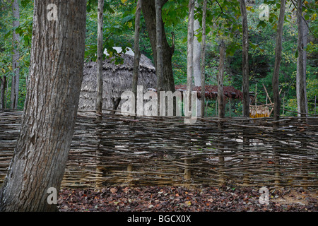 Villaggio indiano di nativi americani Monacan a Natural Bridge Virginia Nord America stile di vita storico degli Stati Uniti nessuno orizzontale negli Stati Uniti hi-res Foto Stock