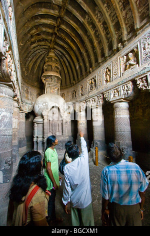 Grotta buddista 19 in Ajanta in India Foto Stock