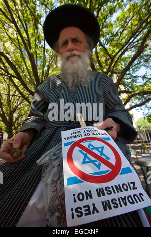 Hasidic rabbini Ebrei contro il sionismo in Israele Parade di New York City Foto Stock