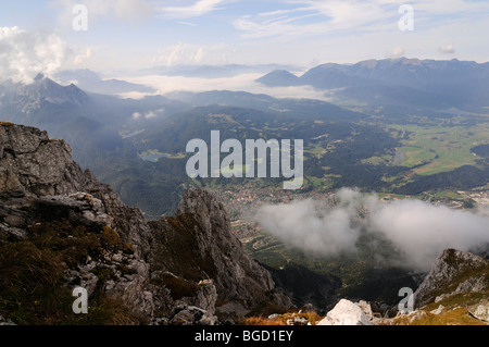 Mittenwald town, Karwendelgebirge montagne, Innsbruck, in Tirolo, Austria, Europa Foto Stock