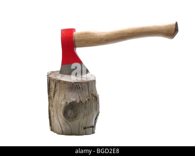 Ax sul ceppo isolato su sfondo bianco Foto Stock