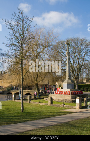 War Memorial, Bourton-on-the-acqua, Gloucestershire, England, Regno Unito Foto Stock