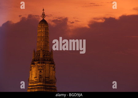 Scena intorno al Wat Arun tempio a Bangkok in Tailandia. Foto Stock