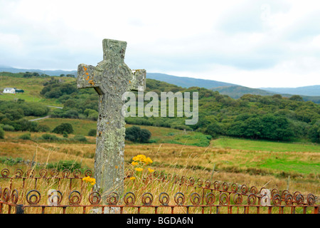 Croce vicino ex chiesa parrocchiale di Kildalton, Islay, Ebridi, Scozia Foto Stock