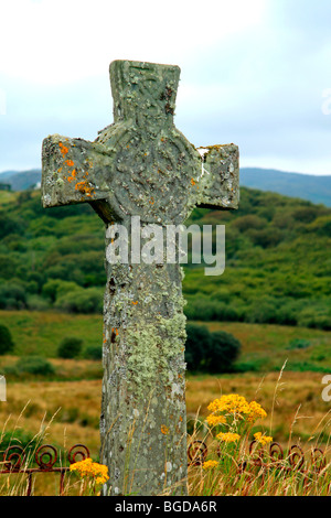 Croce vicino ex chiesa parrocchiale di Kildalton, Islay, Ebridi, Scozia Foto Stock