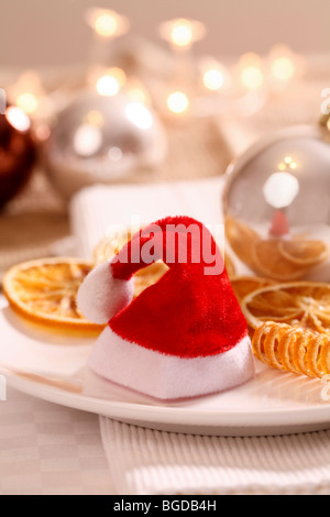 Santa Claus hat, tabella impostata per il Natale Foto Stock